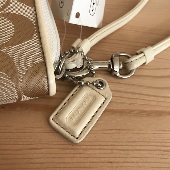 Large Coach wristlet - Picture 11 of 11